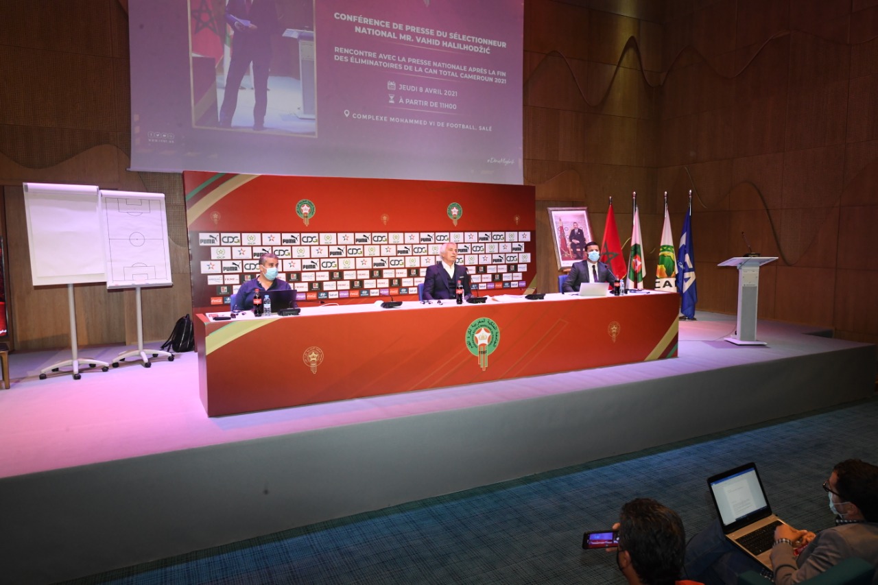 بالفيديو..تصريحات لاعبي المنتخب الوطني لكرة القدم داخل القاعة قبل لقاء الإمارات