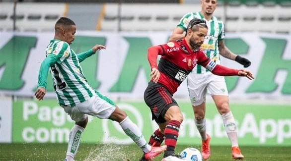 جوفنتودي الصاعد للأضواء يصعق البطل فلامنغو البرازيلي