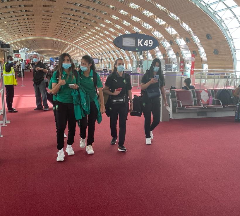 بعثة المنتخب الوطني المغربي لكرة القدم النسوية لأقل من 20 سنة تصل إلى الكاميرون