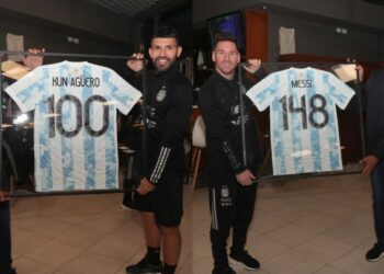 رئيس الاتحاد الأرجنتيني يقدم هدية لميسي وأغويرو
