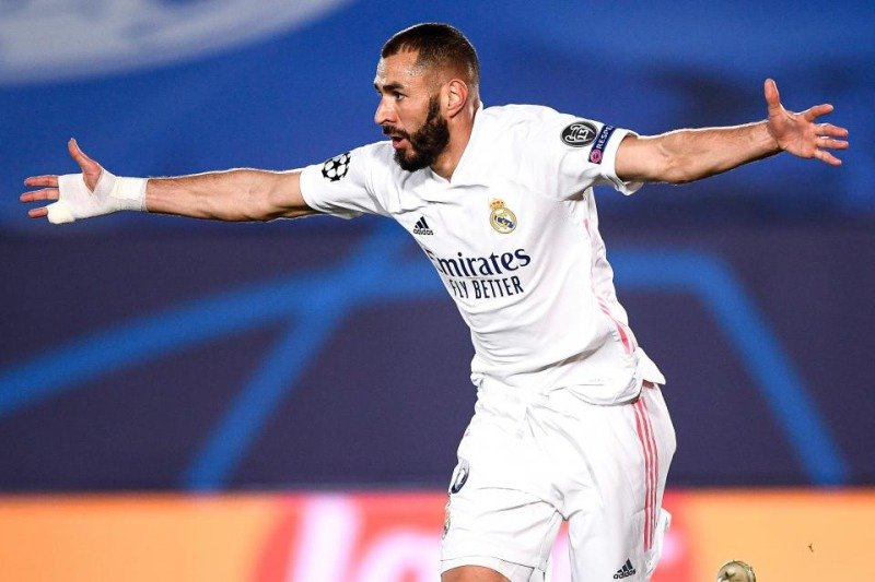 ريال مدريد يعلن إصابة بنزيمة بفيروس كورونا