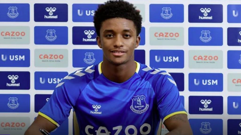 إيفرتون يضم غراي من ليفركوزن