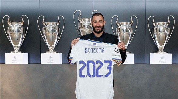 رسمياً.. ريال مدريد يجدد عقد بنزيمة