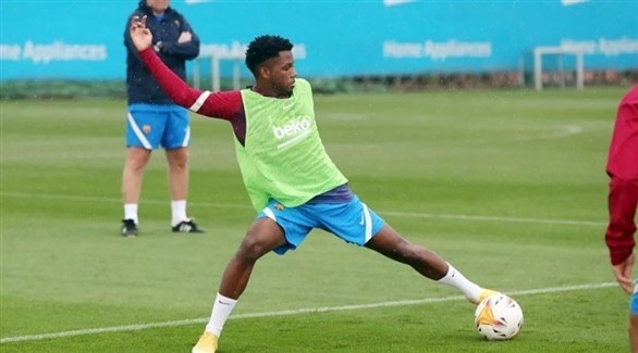 فاتي يعود إلى برشلونة بعد غياب 9 أشهر