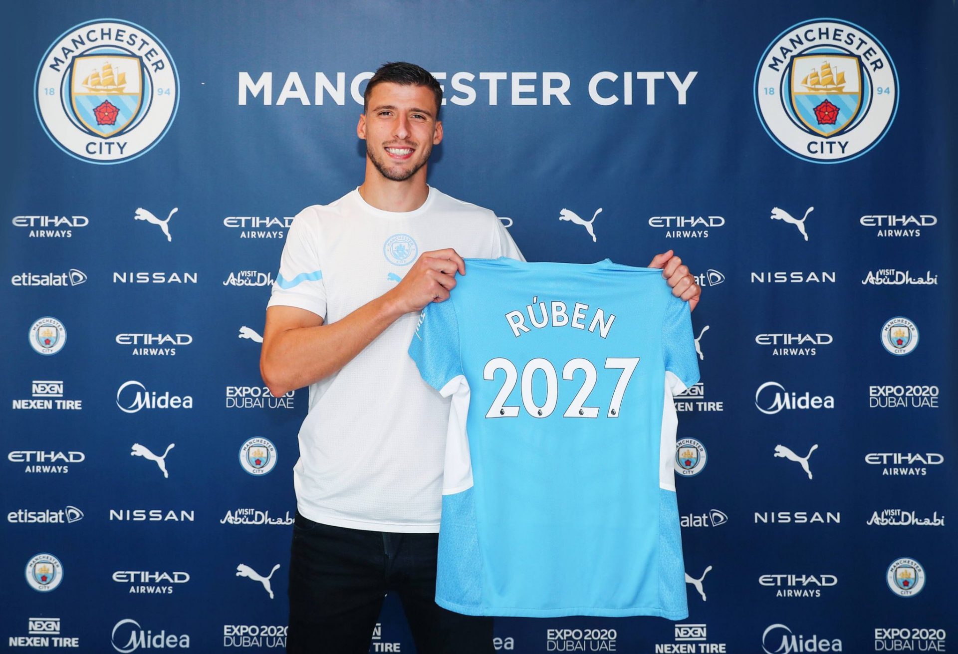 مانشستر سيتي يجدد عقد دياز حتى 2027