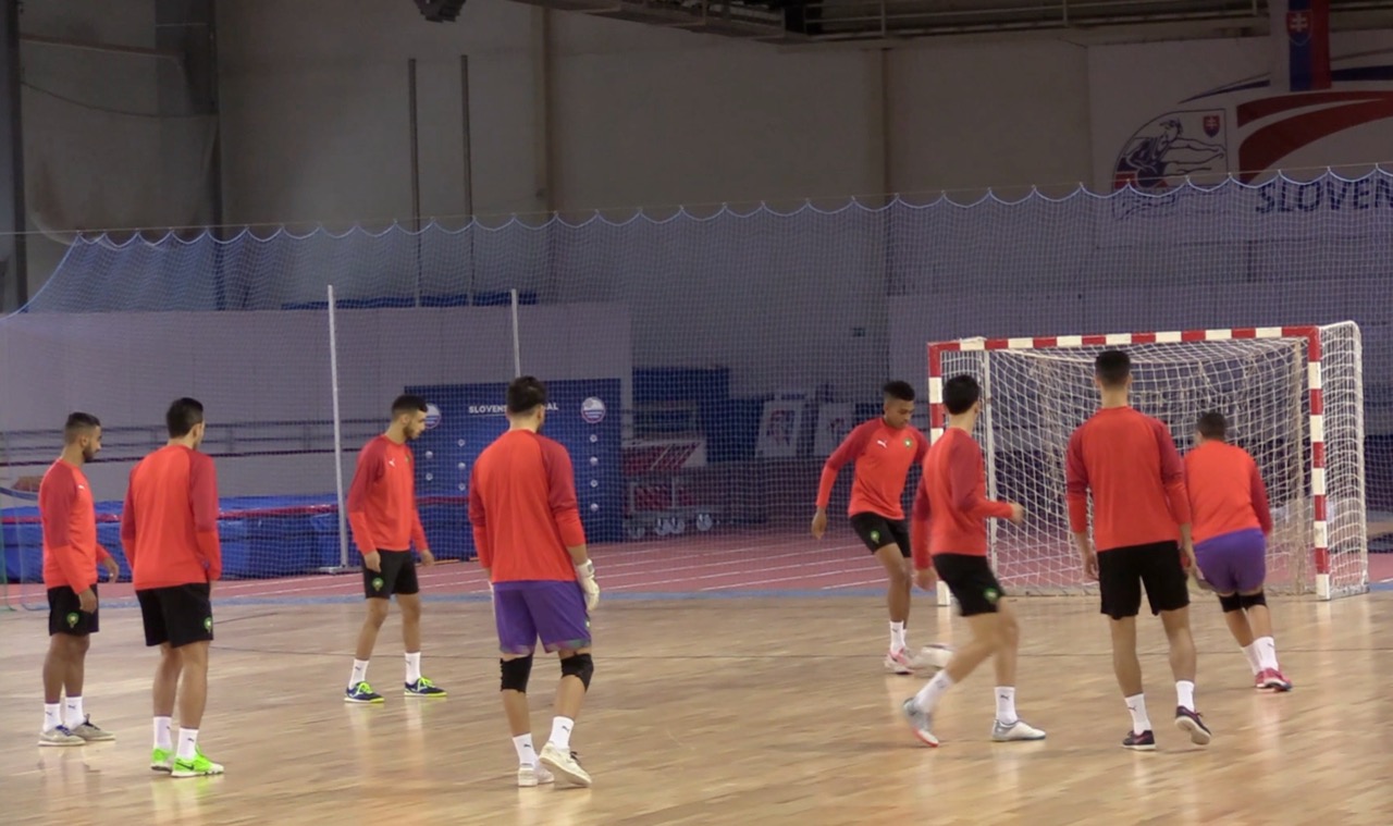 بالفيديو…المنتخب الوطني لكرة القدم داخل القاعة يستعد لنهائيات كأس العالم بليتوانيا