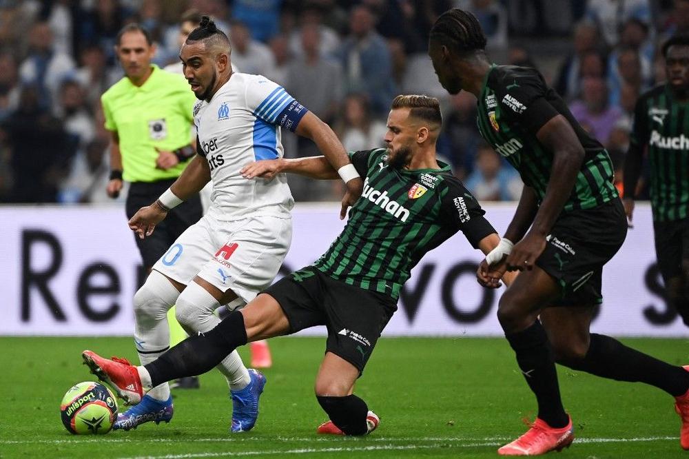 الدوري الفرنسي: لانس يلحق بمرسيليا الهزيمة الأولى ويزيحه عن الوصافة