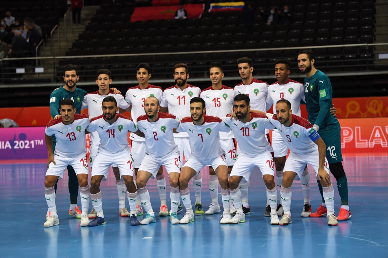 بالفيديو..ردود الفعل مدرب ولاعبي المنتخب الوطني لكرة القدم داخل القاعة بعد التاهل الى ربع نهاية كأس العالم