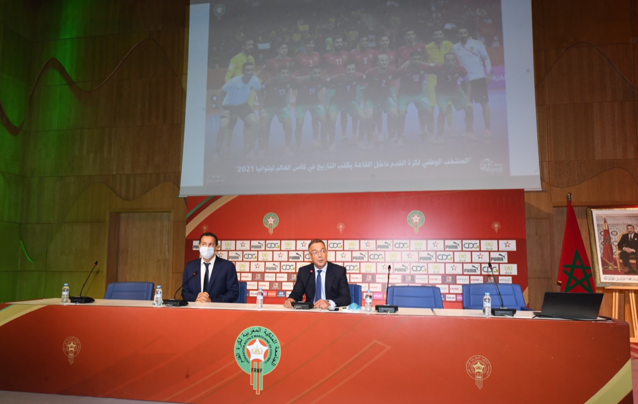 حفل استقبال على شرف المنتخب الوطني لكرة القدم داخل القاعة..مرفوقا بفيديو يؤرخ للحدث
