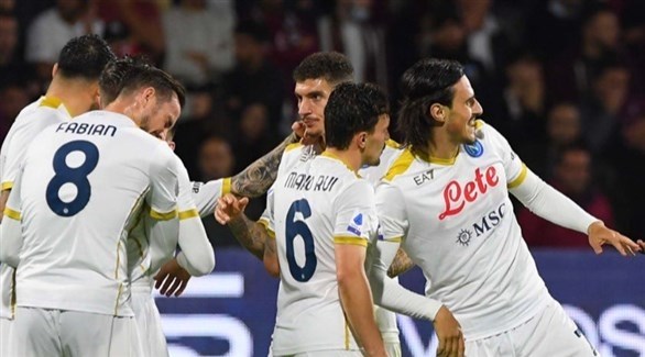 نابولي يفوز بصعوبة على مضيفه سالرنيتانا ويحافظ على صدارة الدوري الإيطالي