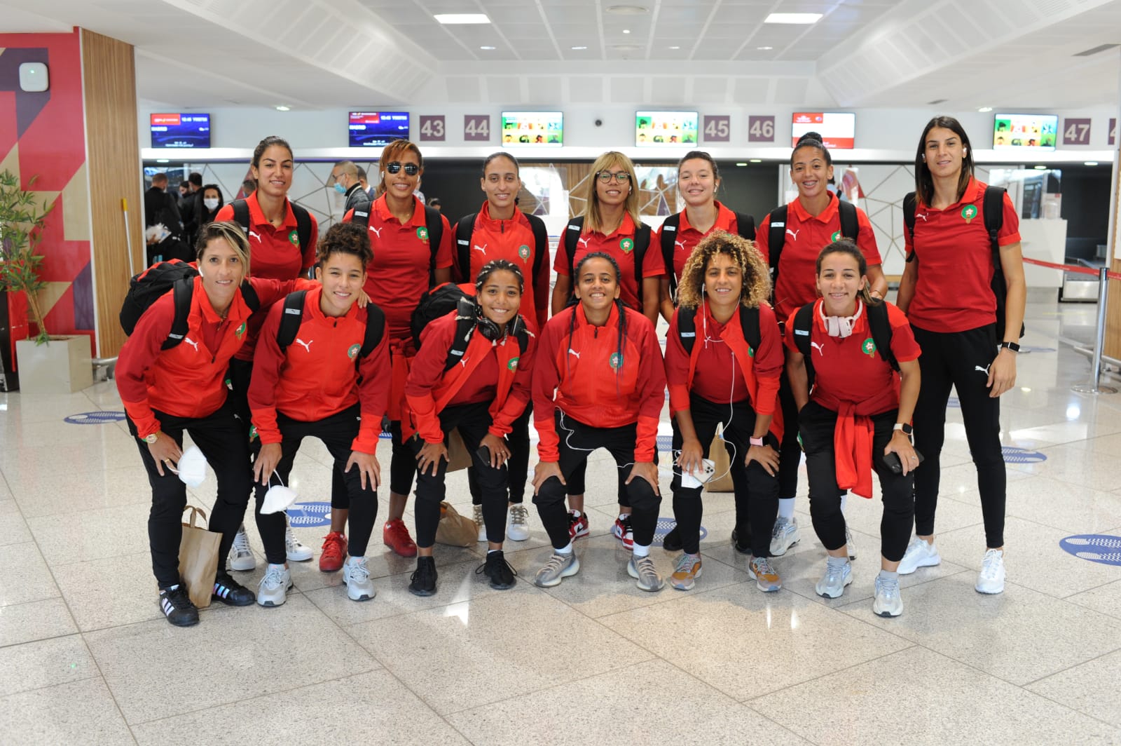 بعثة المنتخب الوطني المغربي لكرة القدم النسوية تصل إلى إسبانيا