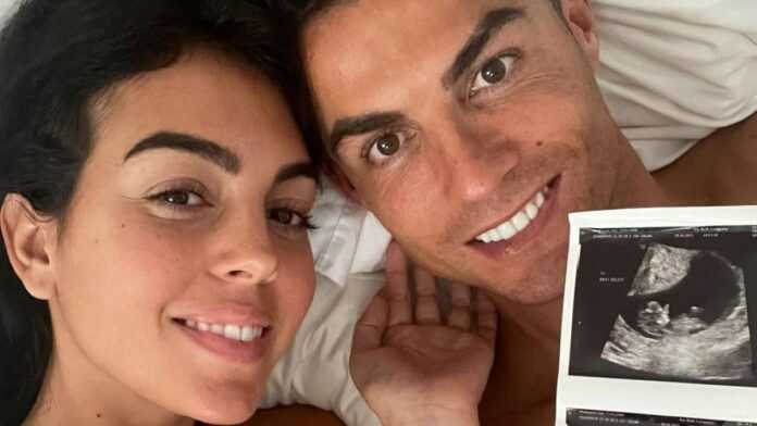 النجم رونالدو وصديقته جورجينا ينتظران توأماً