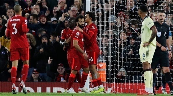 الدوري الإنجليزي: ليفربول يسحق آرسنال برباعية ويواصل مطاردة تشيلسي المتصدر
