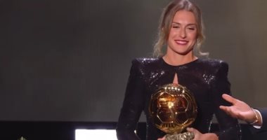 أليكسيا بوتياس تحصد الكرة الذهبية لأفضل لاعبة في 2021
