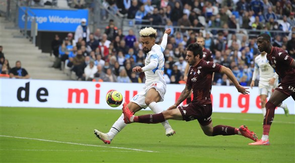 الدوري الفرنسي: ميتز بعشرة لاعبين يتعادل مع مارسيليا