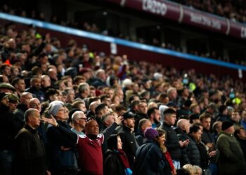 وست هام يتقبل عقوبات “يويفا” بسبب شغب جماهيره