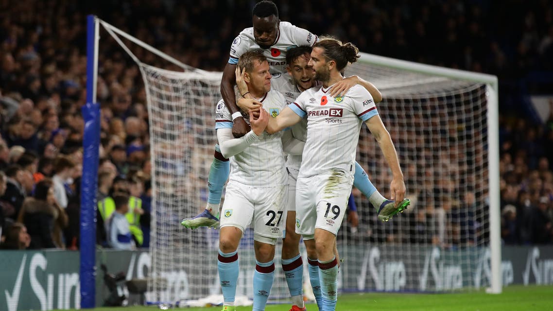 الدوري الإنجليزي: بيرنلي يحبط تشيلسي بالتعادل وسيتي يهزم يونايتد ويزيد الضغط على سولشاير
