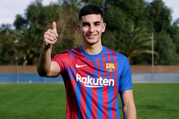برشلونة يعلن التعاقد رسميا مع فيران توريس