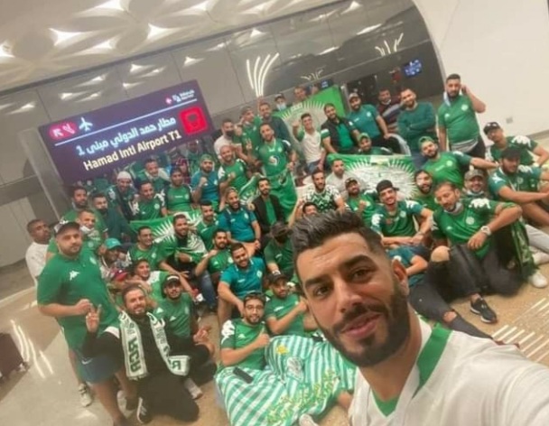 جماهير الرجاء البيضاوي تخصه باستقبال الأبطال في المطار بقطر