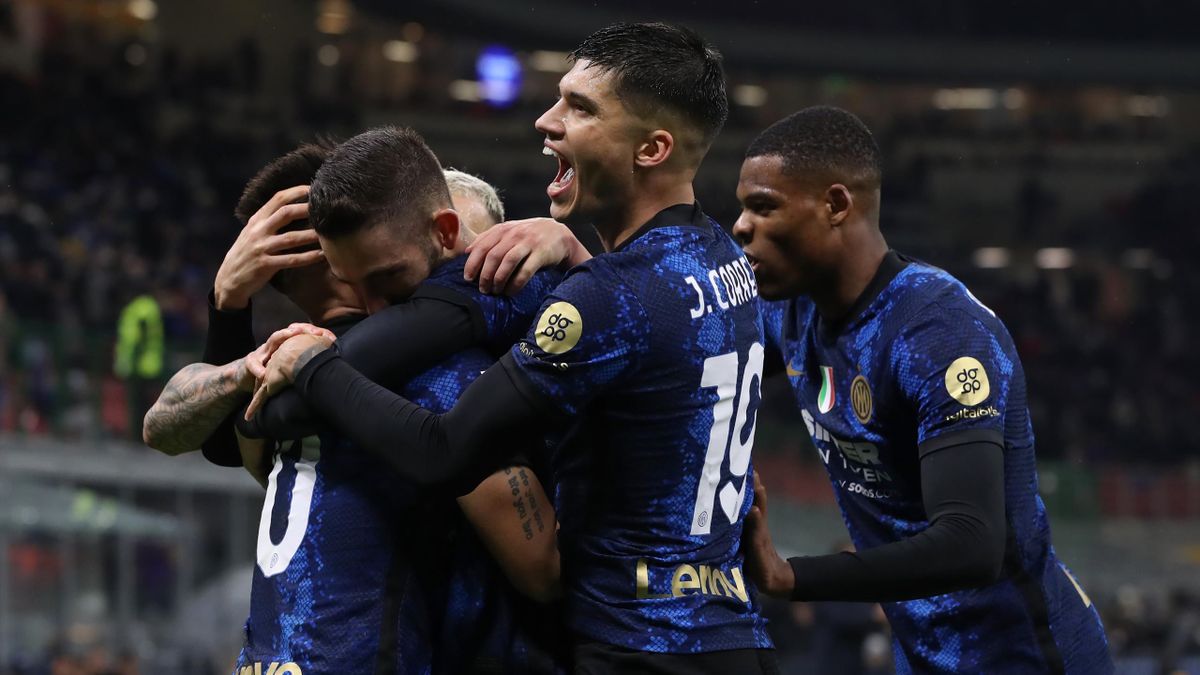 إنتر يتقدم لوصافة الدوري الإيطالي مؤقتا بثنائية في سبيزيا