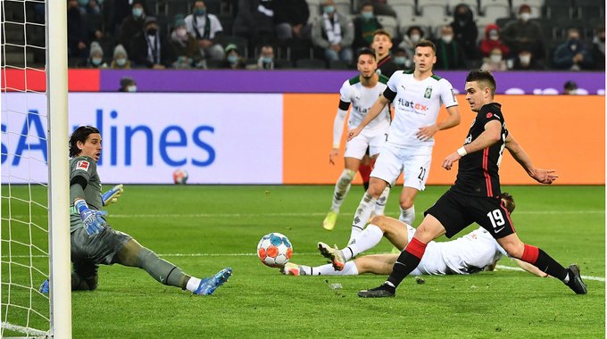 فرانكفورت يعمق جراح غلادباخ في الدوري الألماني
