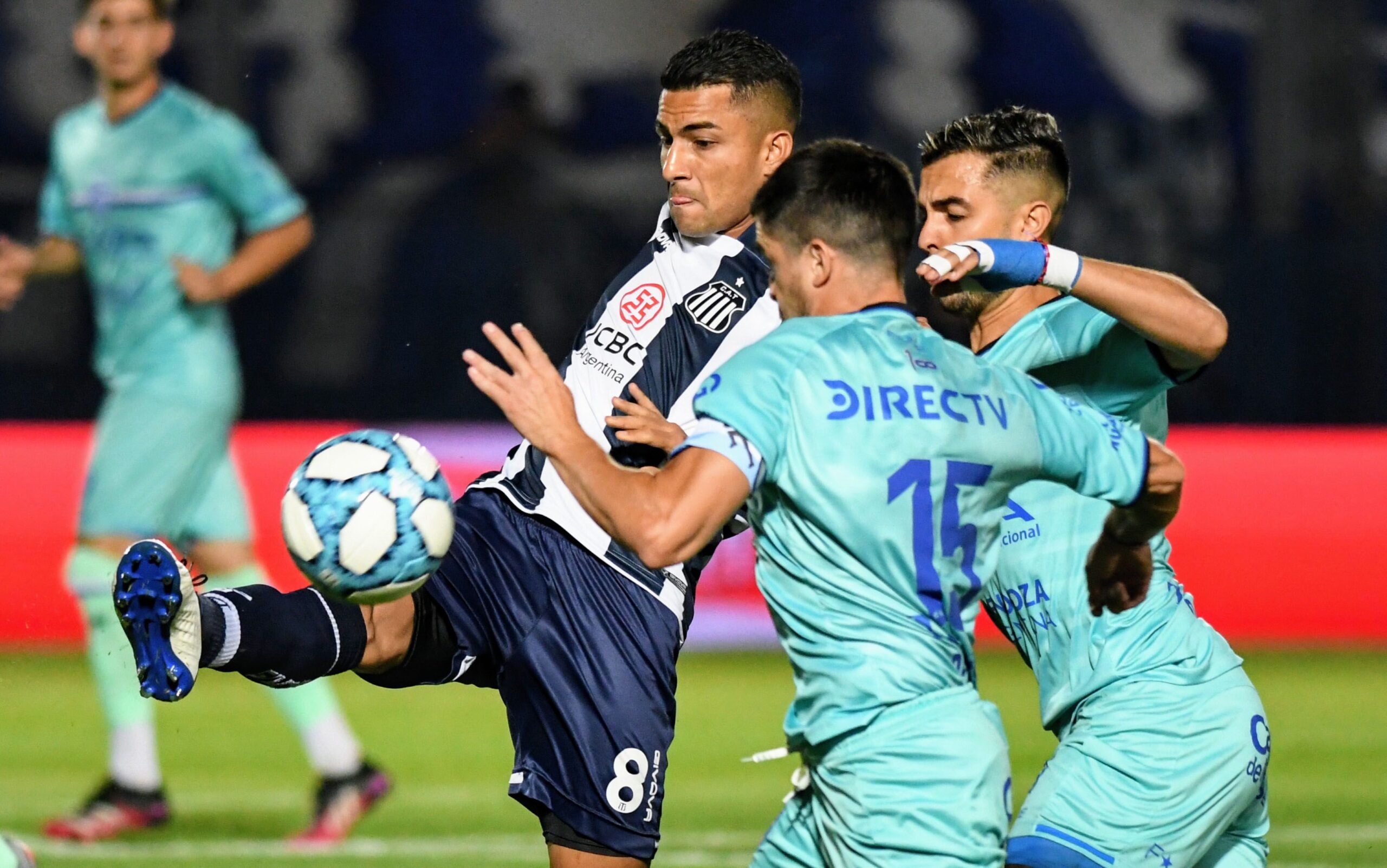 تاييريس يضرب موعداً مع بوكا جونيورز في نهائي كأس الأرجنتين