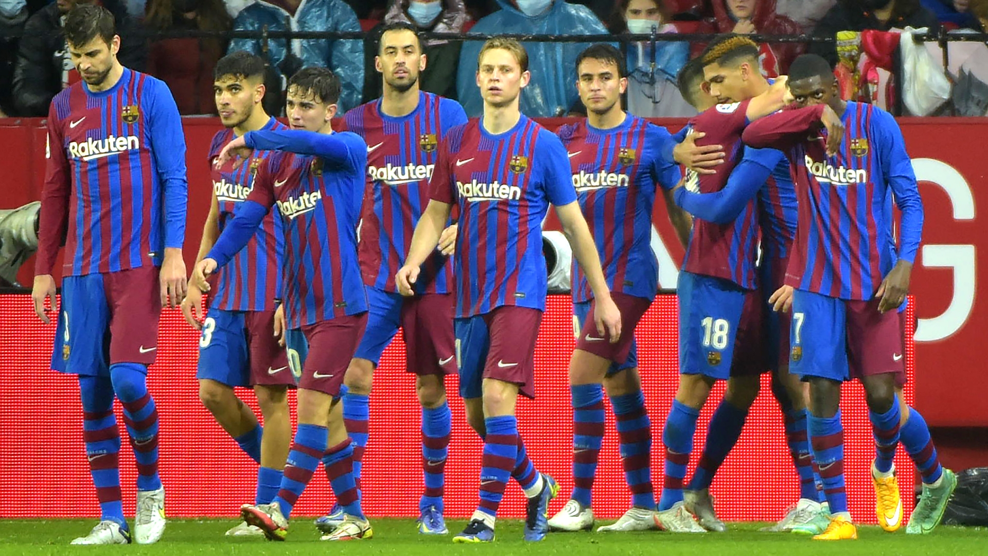 بعدما ضرب الريال وبرشلونة.. كورونا يفرض قيوداً على الملاعب
