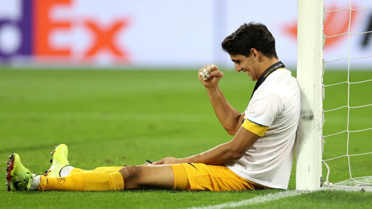ياسين بونو يتوج بجائزة أفضل حارس في الدوري الاسباني