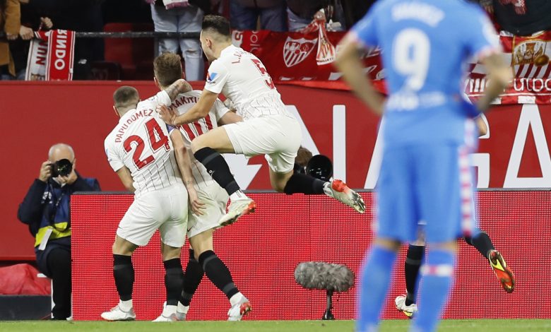إشبيلية يفوز على أتلتيكو مدريد ويعزز وصافته للدوري الإسباني