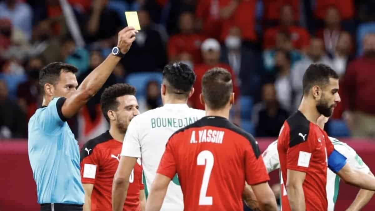 الاتحاد الجزائري ينفي تقدمه بشكوى ضد حكم مباراة مصر