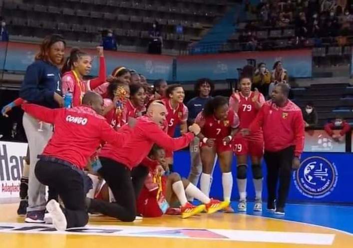 تألق يونس طاطبي مع المنتخب الوطني لسيدات الكونغو في بطولة العالم لكرة اليد بإسبانيا
