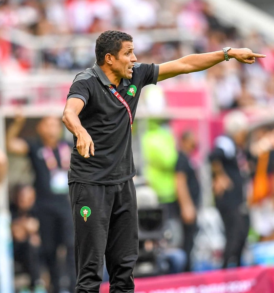 مكالمات هاتفية تزعج مدرب المنتخب الوطني بقطر