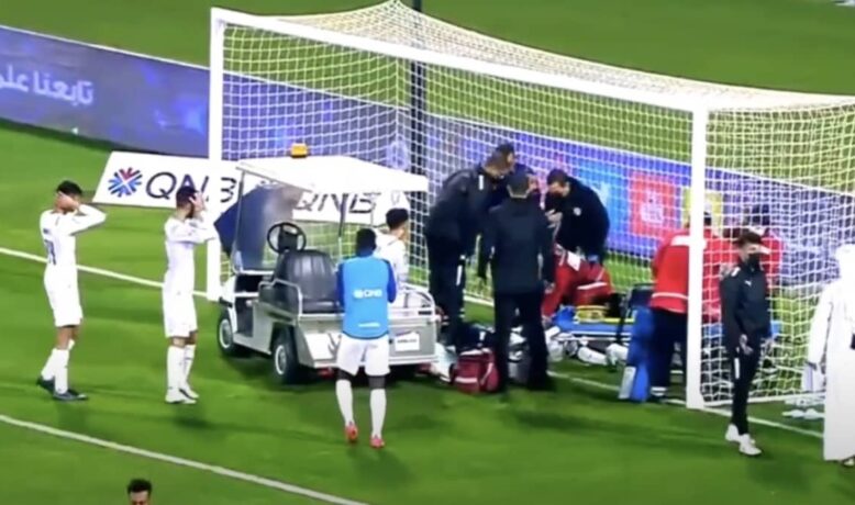 فيديو… سقوط مفاجئ لمدافع الوكرة فى أرض الملعب يثير الرعب بالدورى القطرى
