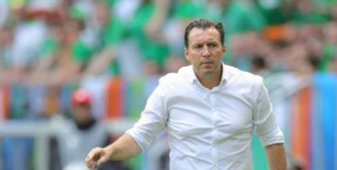93% من مشجعي الرجاء يرفضون استمرار المدرب فيلموتس