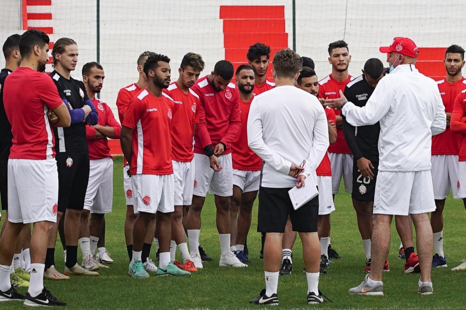 تقديم المشرف العام الجديد للوداد إلى اللاعبين والطاقم التقني