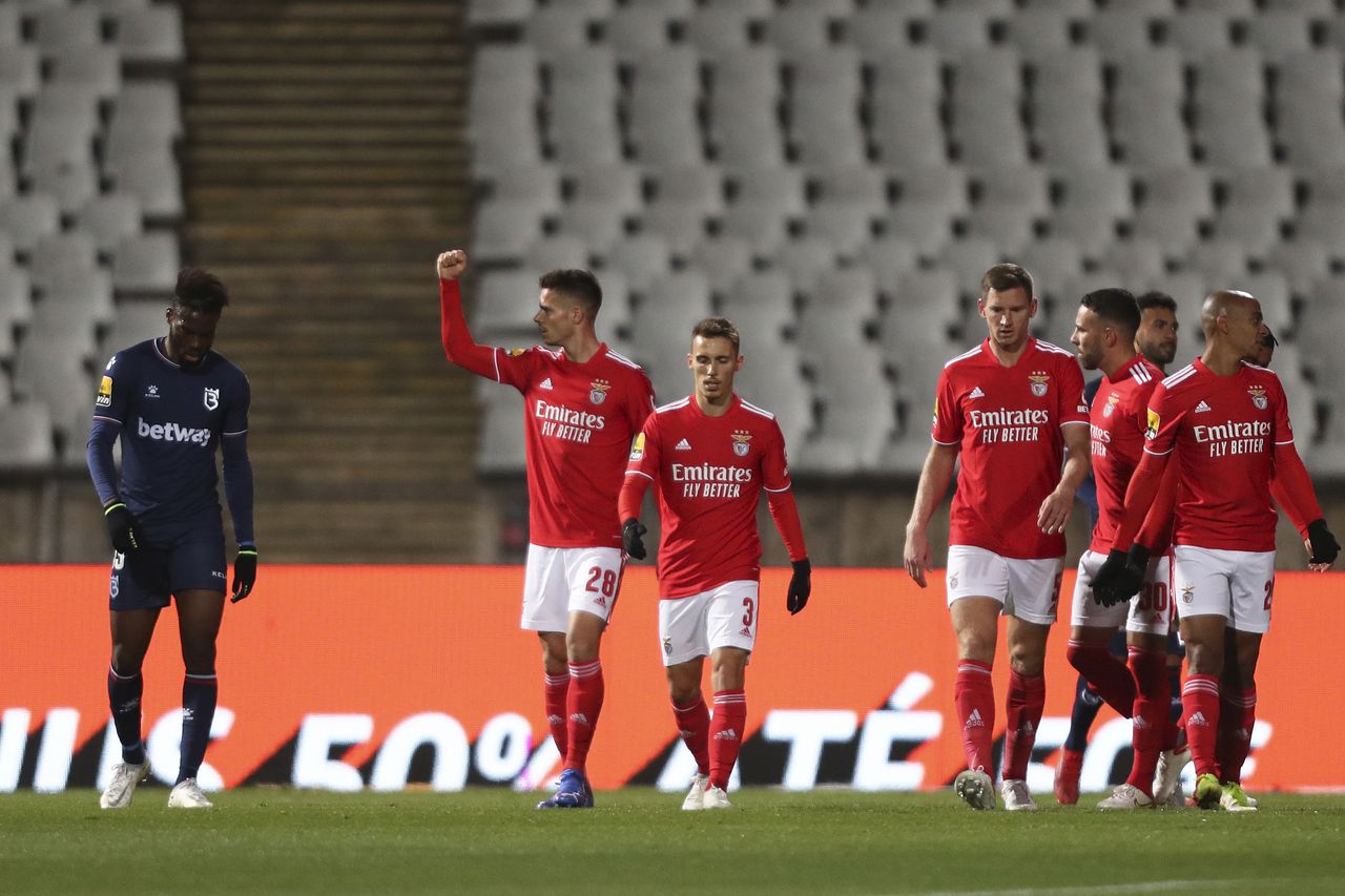 بنفيكا يفوز على أروكا في الدوري البرتغالي
