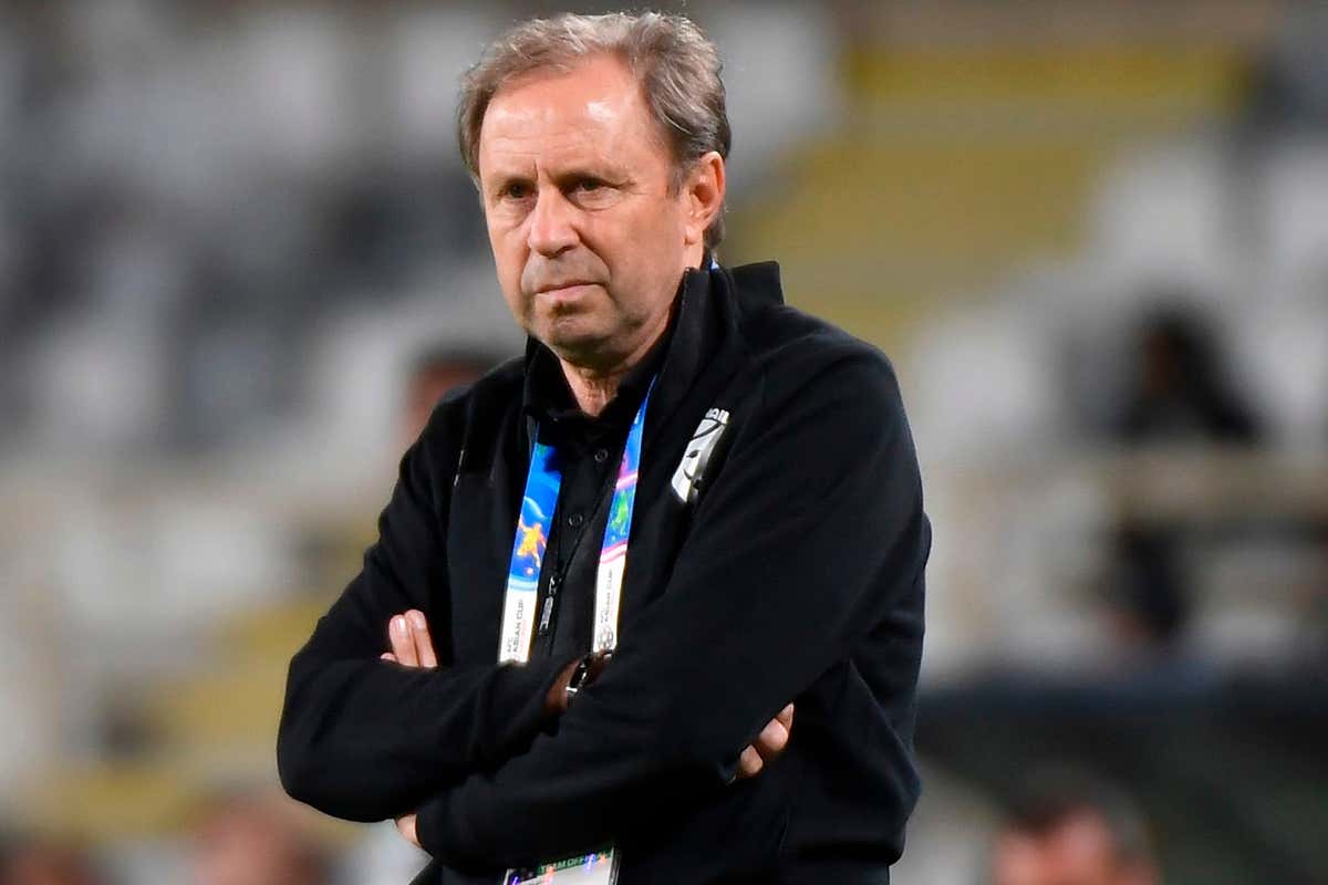 إقالة ميلوفان راييفاتس من تدريب المنتخب الغاني بعد الخروج من الدور الأول في “الكان”