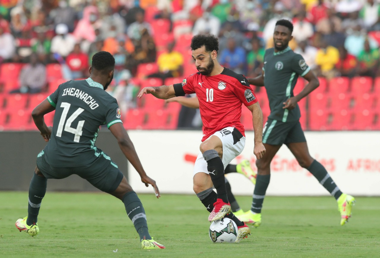 بعد الخسارة أمام نيجيريا…محمد صلاح يستعد لمغادرة معسكر مصر