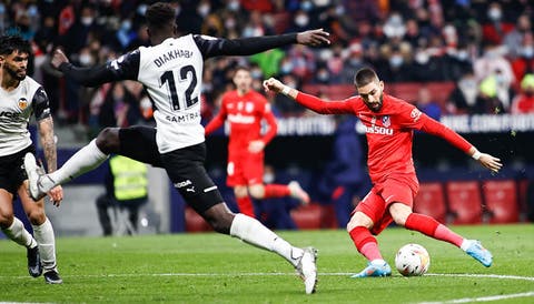 أتلتيكو مدريد يحقق ريمونتادا قوية أمام فالنسيا في “الليغا”