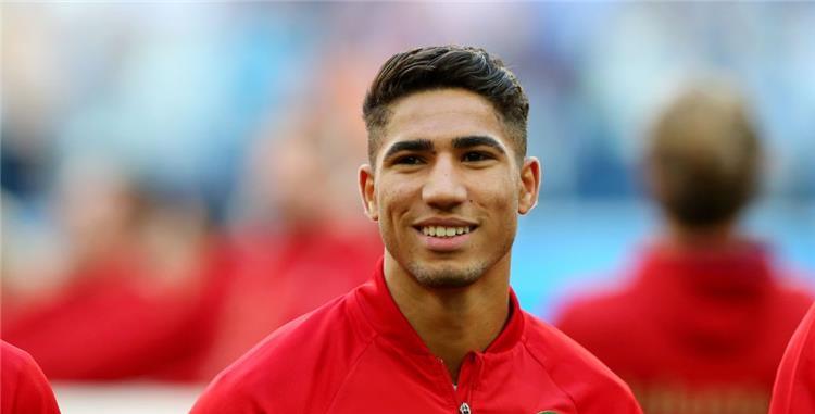 إشادة دولية بأشرف حكيمي وتثمين لدوره الكبير في تصدر المغرب مجموعته