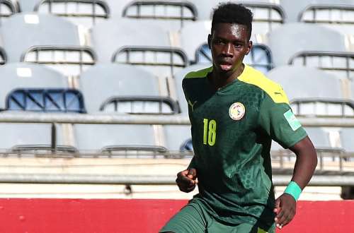 سار لاعب واتفورد يصل متأخراً إلى كأس الأمم الإفريقية