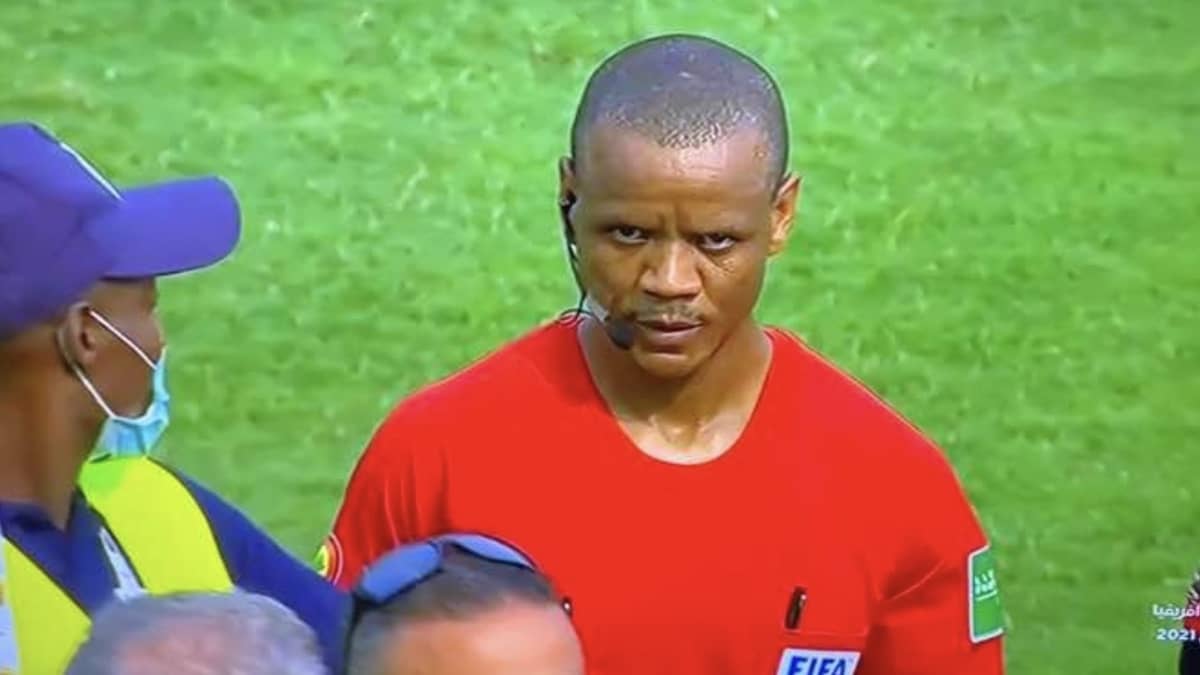 محلل تونسي : المغرب ومصر هددوا بالانسحاب من كأس أفريقيا بعد فضيحة “سيكاوزي”