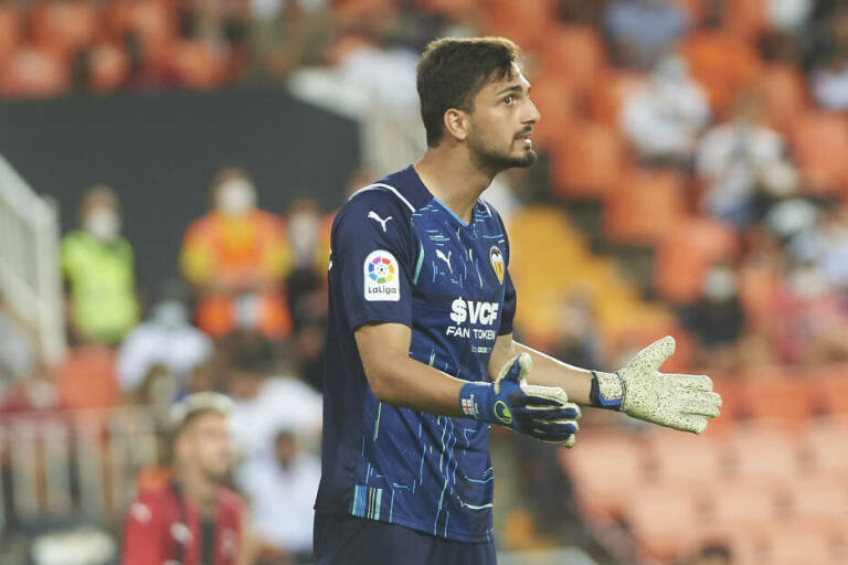 فالنسيا يفعّل بند شراء الحارس مامارداشفيلي