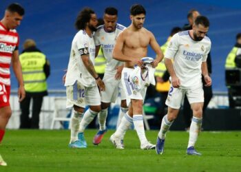 ريال مدريد يفوز على غرناطة ويعزز صدارته لليغا