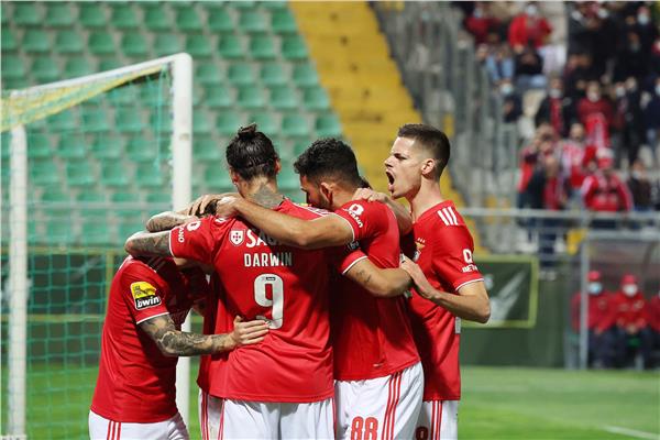 بنفيكا يتعادل بصعوبة مع أياكس في ذهاب ثمن نهائي دوري الأبطال