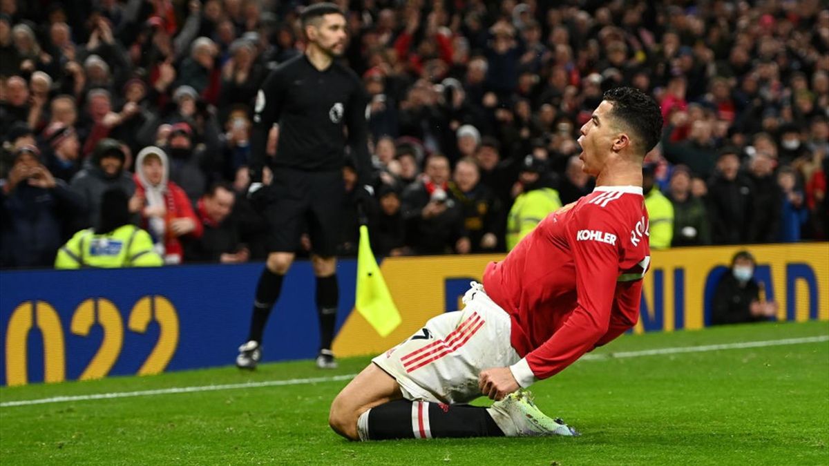 رونالدو وفرنانديز يعيدان مانشستر يونايتد لطريق الانتصارات بالدوري الإنجليزي