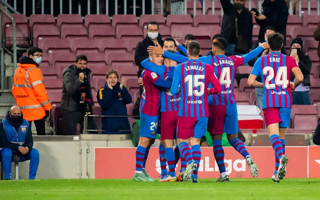 برشلونة يتوجه إلى نابولي بكل اللاعبين المتاحين