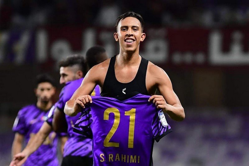 رحيمي يرد على خاليلوزيتش ويتوج بجائرة أفضل لاعب في الدوري الإماراتي