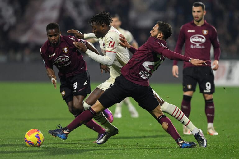 الدوري الإيطالي: ميلان المتصدر يتعثر ويخسر نقطتين على أرض ساليرنيتانا