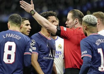 “يويفا” ينظر في تقرير حكم لقاء ريال مدريد وسان جيرمان